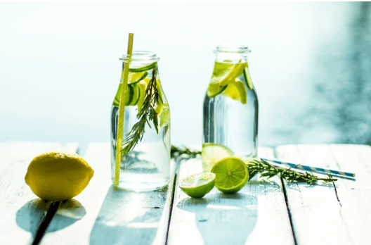 6 Low Calories Cocktails to Get at the Bar or Make at Home