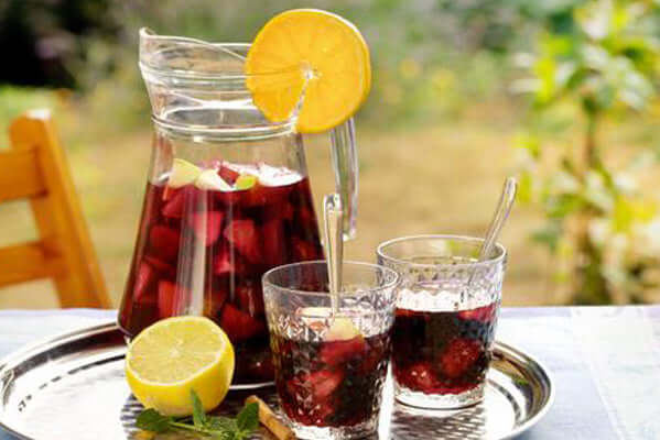Exploring the Best Sangria Recipes for Summer Parties